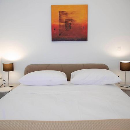 Konstantinos Stylish Brand New Apt In The Heart Of アテネ エクステリア 写真