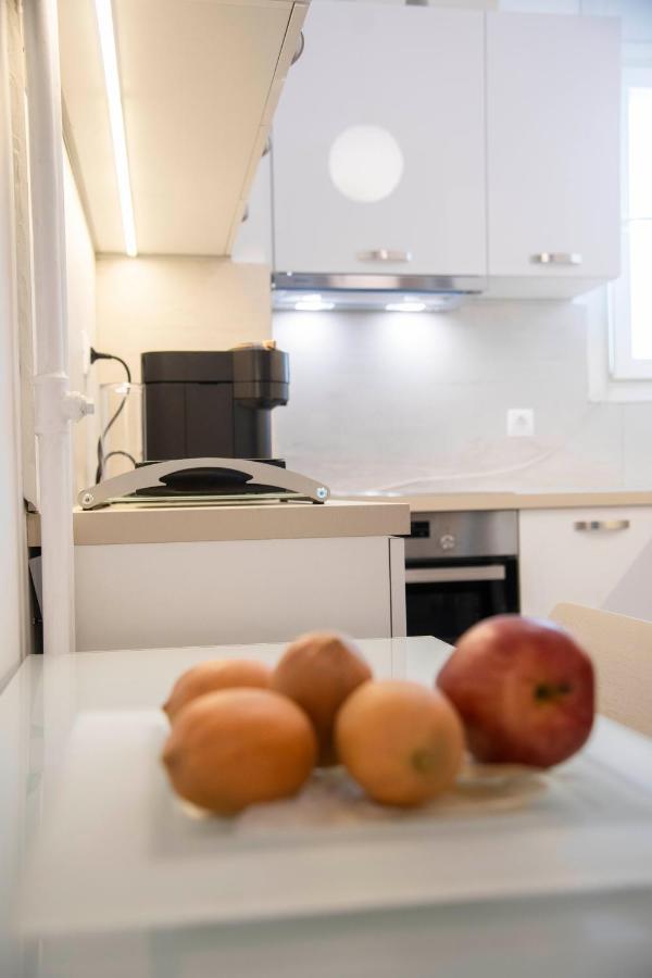 Konstantinos Stylish Brand New Apt In The Heart Of アテネ エクステリア 写真