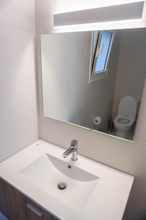 Konstantinos Stylish Brand New Apt In The Heart Of アテネ エクステリア 写真